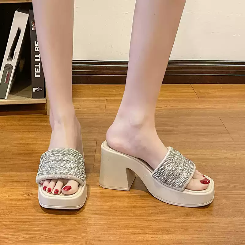 O1CN01tqAun61ZNPBs7poEO_!!3486813182.jpg_q50.jp Thick-soled fashionable rhinestone sandals for women - Image 1