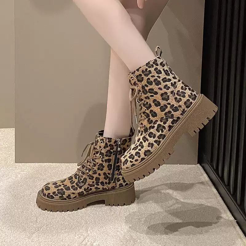 O1CN01gpfWBW1Pgy1qKZuTm_!!2213988231871.jpg_q50.jpg_ Leopard print Thick-soled Martin boots - Image 1