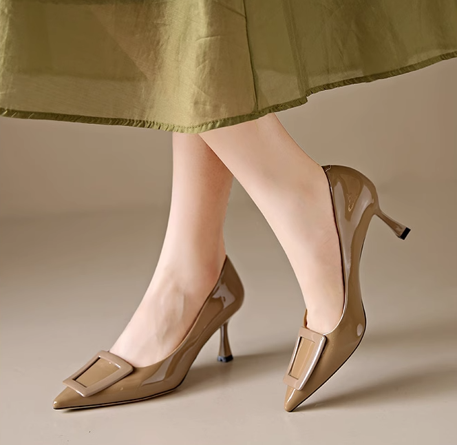 O1CN01AZ3cnR1C79wLipbzs_!!1801150033 Fashionable square buckle Shoes LA695 - Image 1