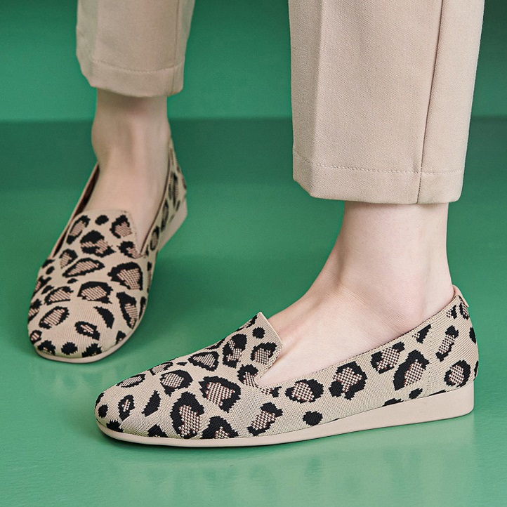 O1CN01antmWO2DMZH3g70ks_!!3707858595-0-cib New retro leopard print flat shoes versatile, light, soft and comfortable large size women’s shoes - Image 1