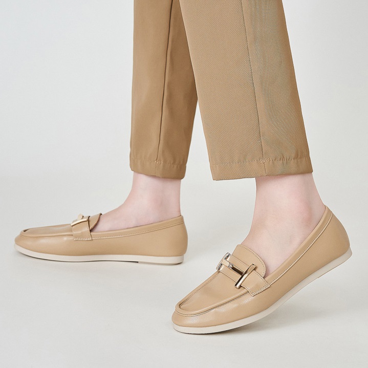 O1CN01mGN2Gt2DMZGYnpx7k_!!3707858595-0-cib New Shoes 2025 Autumn and Winter Amazon Fashion Buckle Neutral Women's Flat Shoes LA2913 - Image 1