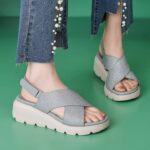 2025 thick-soled sandals, lightweight, non-slip, comfortable, casual sports Velcro women's shoes - Image 2