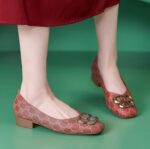 New 2025 spring and autumn soft sole comfortable slip-on mother shallow mouth single shoes women - Image 2