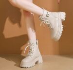 British style motorcycle black platform lace-up Martin boots, new autumn/winter 2025 style, fleece-lined, sweet and cool belt buckle ankle boots. - Image 7