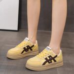 Women's 2025 Autumn New Style Student Skate Shoes with a "Stepping on Poop" Feel - Thick Sole, Comfortable Casual Sports Shoes