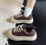 Women's platform training shoes, 2025 new autumn hot-selling retro height-increasing board shoes, versatile casual sports shoes. - Image 2