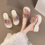 Trendy pearl flower slippers for women, perfect for summer wear, 2025 new style, super popular platform sandals to pair with skirts, beach sandals. - Image 6