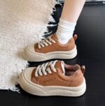 Women's platform training shoes, 2025 new autumn hot-selling retro height-increasing board shoes, versatile casual sports shoes. - Image 3
