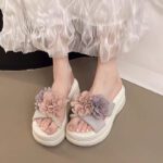 Trendy pearl flower slippers for women, perfect for summer wear, 2025 new style, super popular platform sandals to pair with skirts, beach sandals. - Image 5