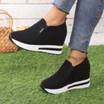 Black wedge heel women's shoes, 2025 spring and autumn new style, round toe, waterproof platform, lightweight slip-on shoes. - Image 4