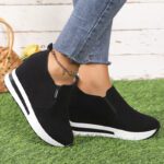Black wedge heel women's shoes, 2025 spring and autumn new style, round toe, waterproof platform, lightweight slip-on shoes. - Image 3