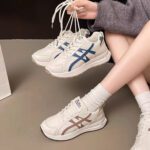 2025 Autumn New Korean Style White Sneakers for Women - Versatile Thick-Soled Lightweight Soft-Soled Sneakers - Stylish, Comfortable - Image 6
