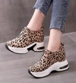 Women's platform shoes with hidden wedge heels, new autumn 2025 style, leopard print, thick sole, chunky sneakers, sporty, casual, versatile, 8CM.
