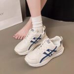 2025 Autumn New Korean Style White Sneakers for Women - Versatile Thick-Soled Lightweight Soft-Soled Sneakers - Stylish, Comfortable - Image 3
